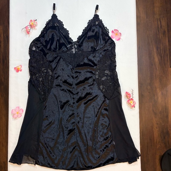 Black Velvet and Lace Slip Dress- 2XL - Picture 5 of 9